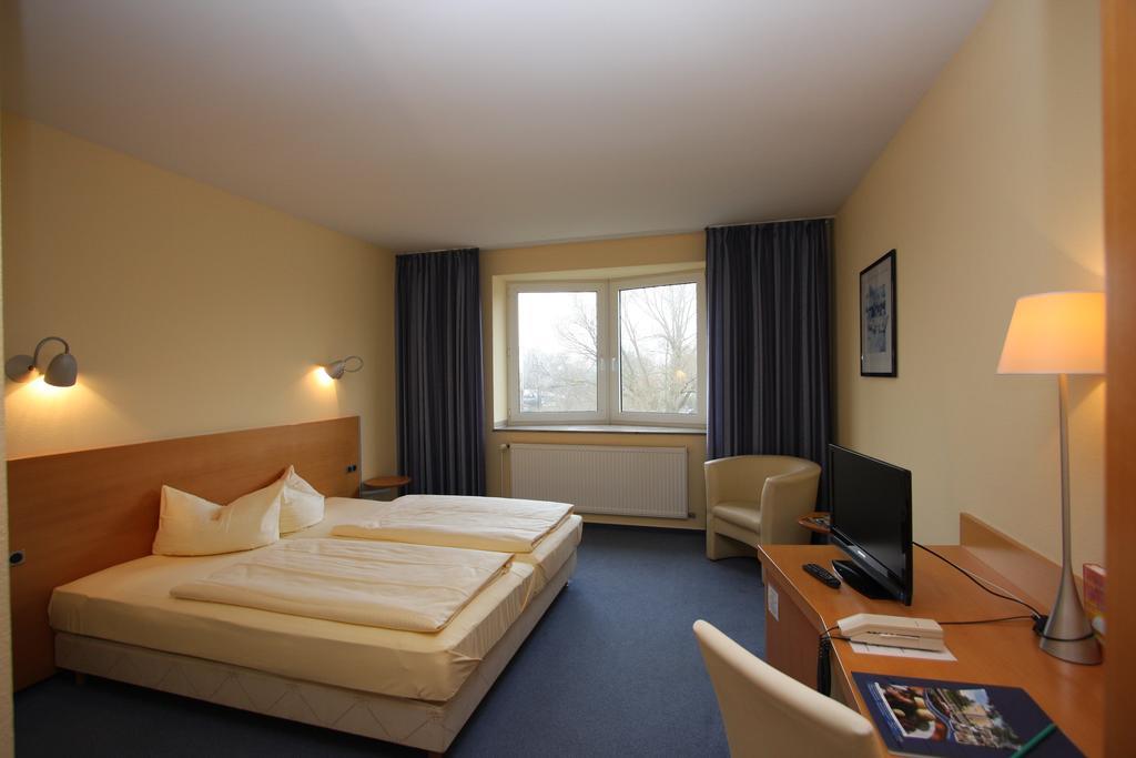 Hotel An Der Havel Oranienburg Buitenkant foto